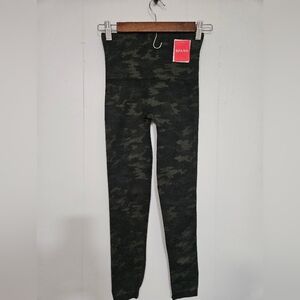 NWT SPANX 'Look at Me Now' Seamless Leggings Green  Camo